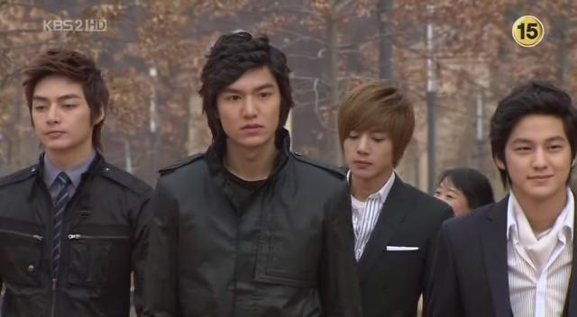 Erkekler Çiçeklerden Önce Gelir Fotoğrafı