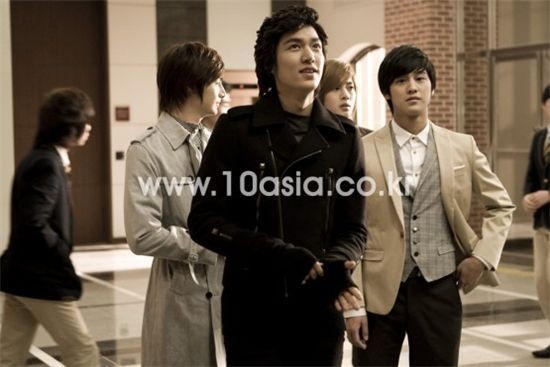 Erkekler Çiçeklerden Önce Gelir Fotoğrafı