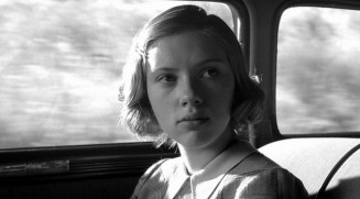 Orada Olmayan Adam fotoğrafı