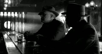 Orada Olmayan Adam fotoğrafı