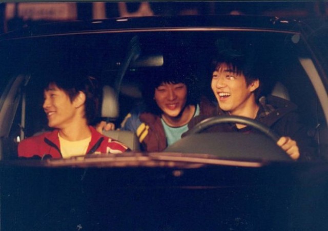 Flying Boys fotoğrafı