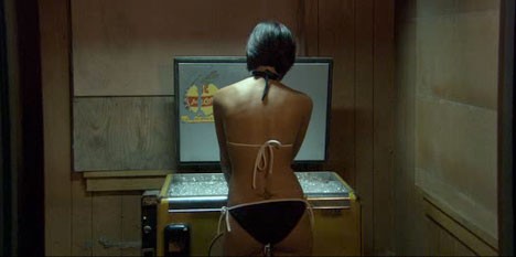 Bikini Girls On ıce Fotoğrafı