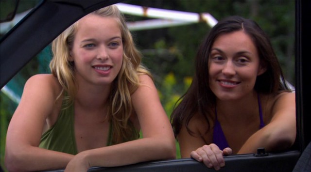 Bikini Girls On ıce Fotoğrafı