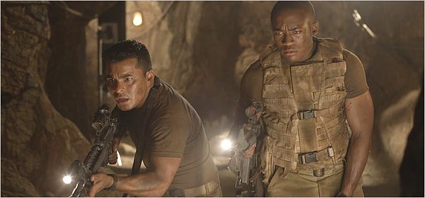 Tepenin Gözleri 2 fotoğrafı