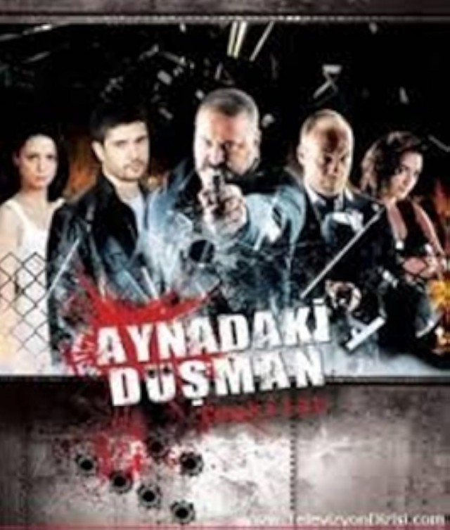 Aynadaki Düşman (2009) afişi