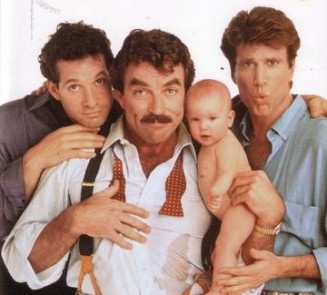 Üç Adam ve Bir Bebek Fotoğrafı