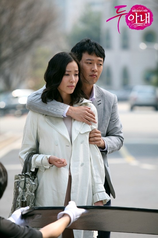 Two Wives fotoğrafı