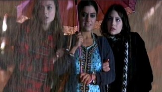 Kampüste Çıplak Ayaklar Fotoğrafı