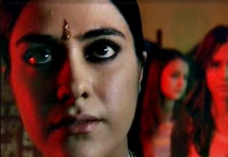 Kampüste Çıplak Ayaklar Fotoğrafı