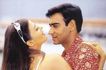 Hum Kisi Se Kum Nahin fotoğrafı