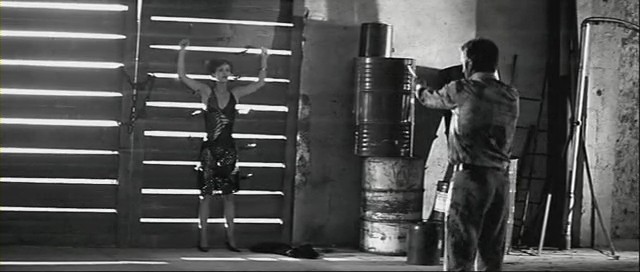 Köprüdeki Kız Fotoğrafı