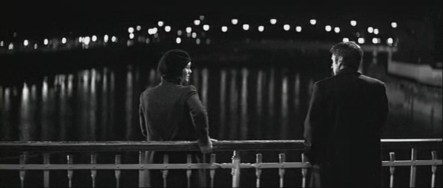 Köprüdeki Kız Fotoğrafı