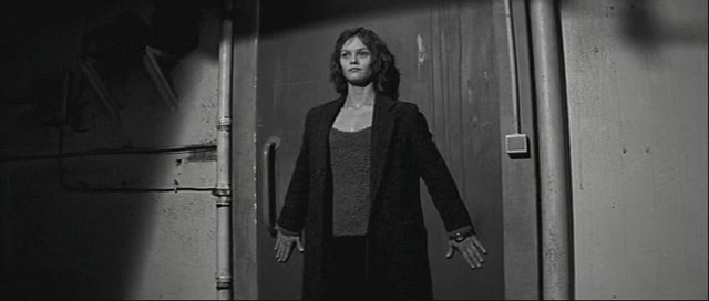 Köprüdeki Kız Fotoğrafı