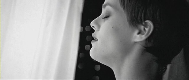 Köprüdeki Kız Fotoğrafı