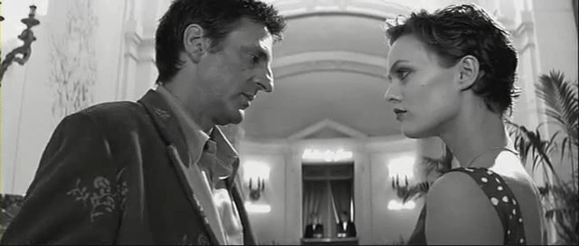 Köprüdeki Kız Fotoğrafı