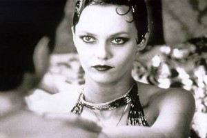 Köprüdeki Kız Fotoğrafı