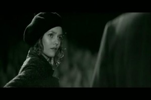 Köprüdeki Kız Fotoğrafı