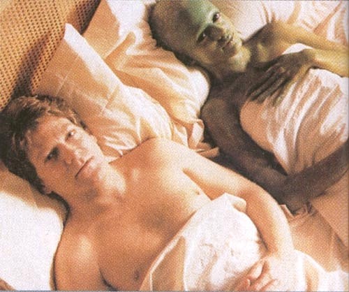 Alien Love Triangle fotoğrafı