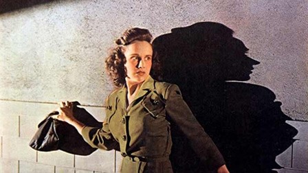 When Strangers Marry fotoğrafı