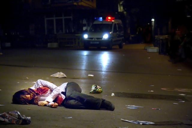 Ada: Zombilerin Düğünü Fotoğrafı