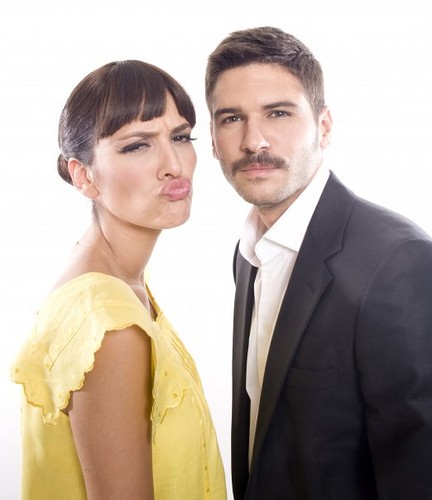 Aşk Geliyorum Demez Fotoğrafı