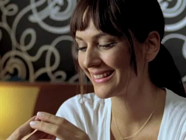 Aşk Geliyorum Demez Fotoğrafı