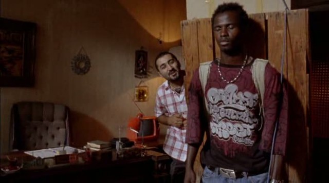 Aşk Geliyorum Demez Fotoğrafı