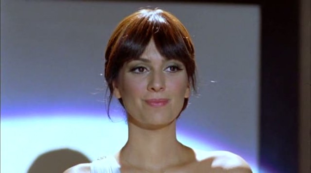 Aşk Geliyorum Demez Fotoğrafı