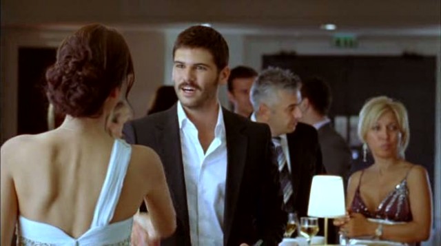 Aşk Geliyorum Demez Fotoğrafı