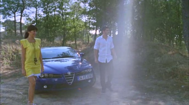 Aşk Geliyorum Demez Fotoğrafı