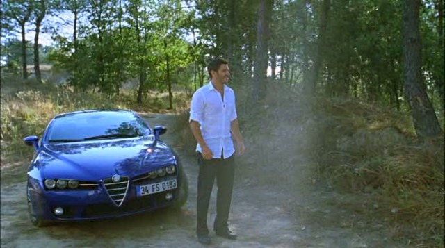 Aşk Geliyorum Demez Fotoğrafı