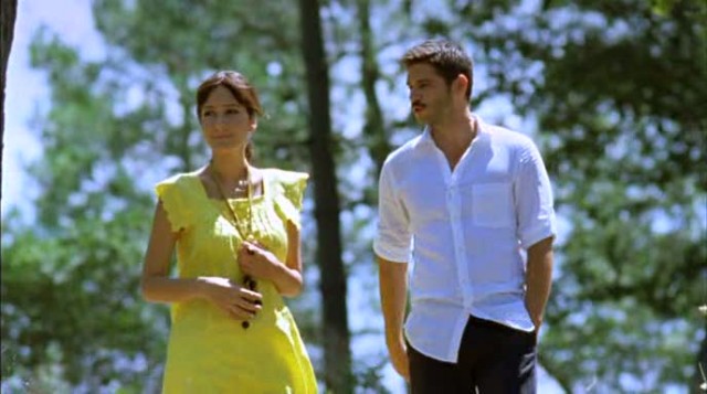 Aşk Geliyorum Demez Fotoğrafı