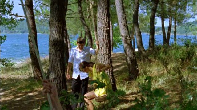 Aşk Geliyorum Demez Fotoğrafı