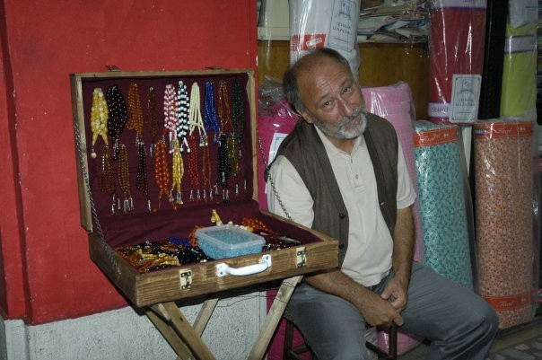 Aşk Geliyorum Demez Fotoğrafı