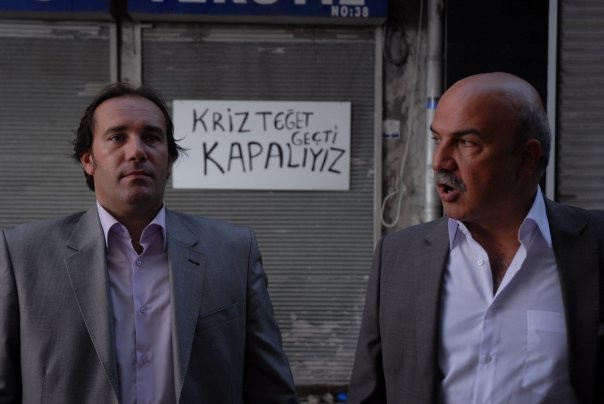 Aşk Geliyorum Demez Fotoğrafı