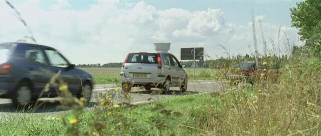 Fragile(s) fotoğrafı