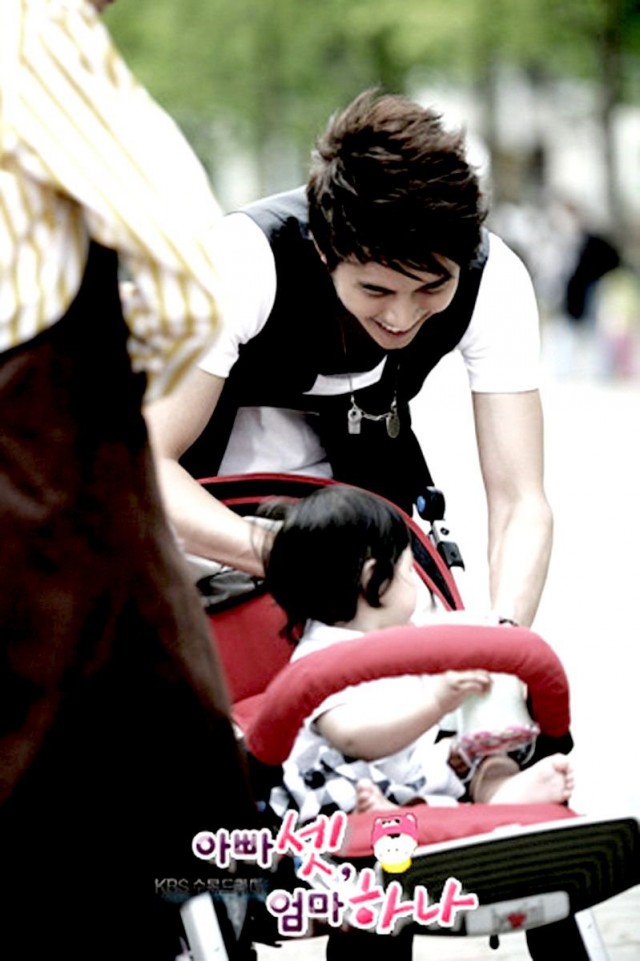 Bir Anne Üç Baba Fotoğrafı