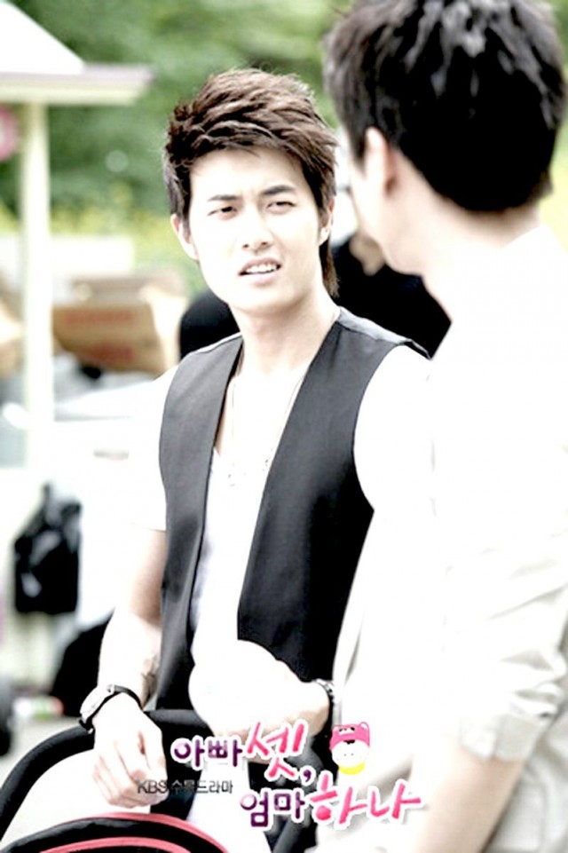 Bir Anne Üç Baba Fotoğrafı