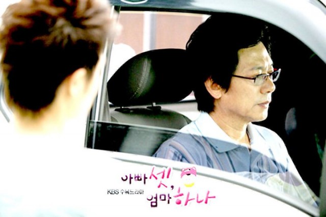 Bir Anne Üç Baba Fotoğrafı