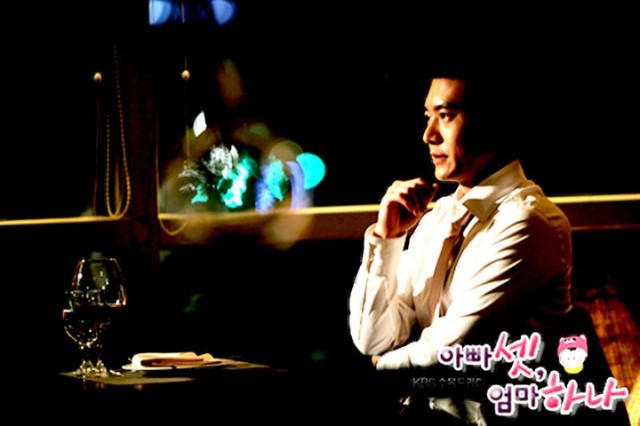 Bir Anne Üç Baba Fotoğrafı