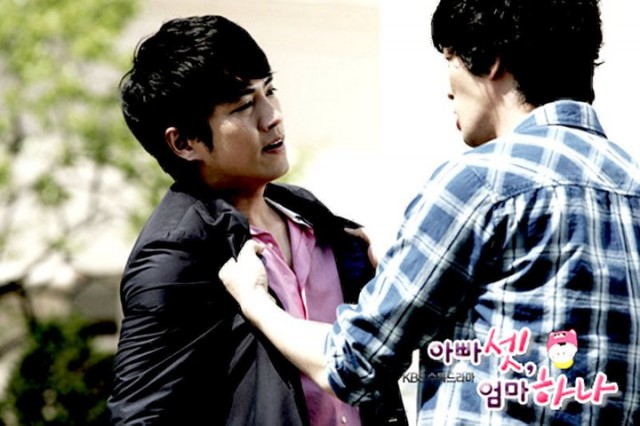 Bir Anne Üç Baba Fotoğrafı