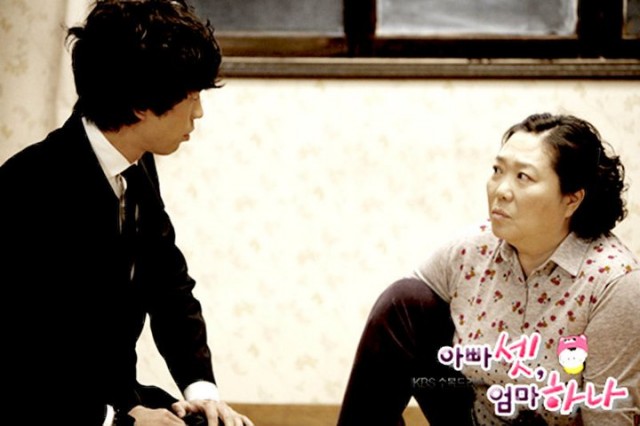 Bir Anne Üç Baba Fotoğrafı