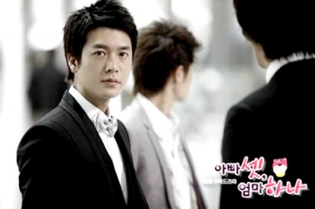 Bir Anne Üç Baba Fotoğrafı