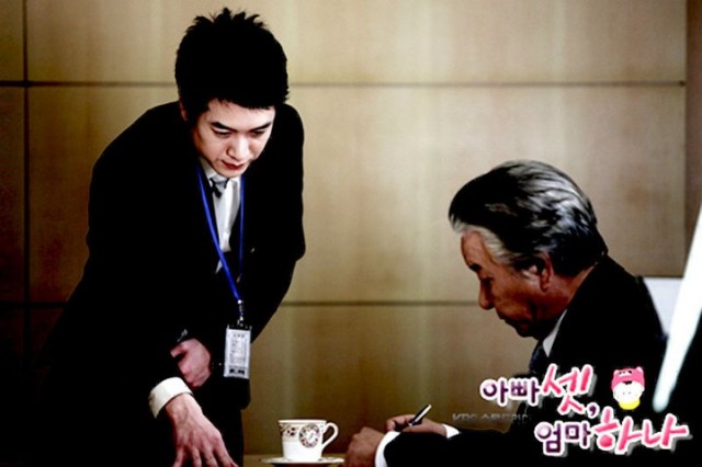 Bir Anne Üç Baba fotoğrafı