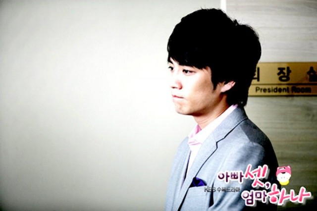 Bir Anne Üç Baba Fotoğrafı