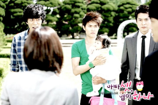 Bir Anne Üç Baba Fotoğrafı