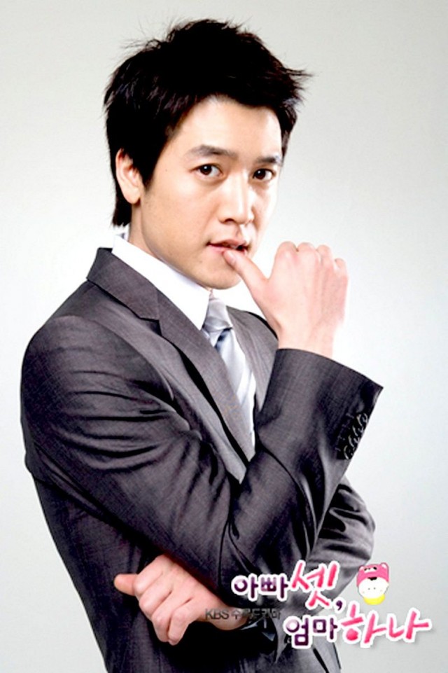 Bir Anne Üç Baba Fotoğrafı