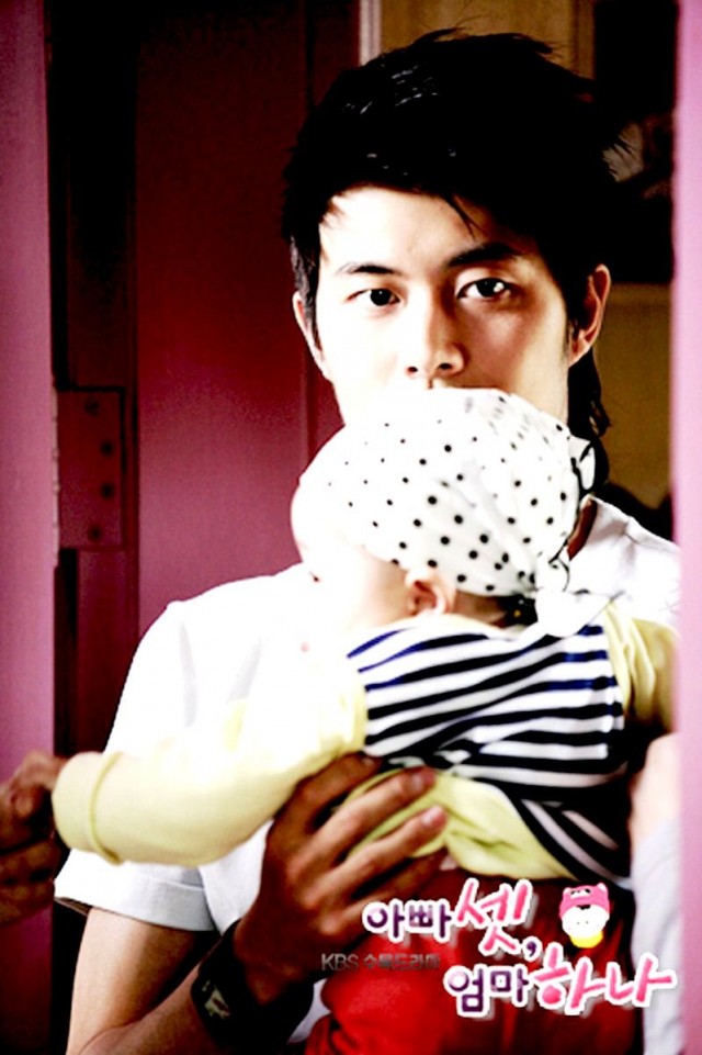 Bir Anne Üç Baba Fotoğrafı