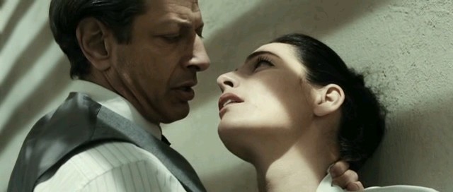 Adam Resurrected fotoğrafı