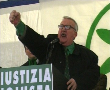 Camicie Verdi. Bruciare Il Tricolore fotoğrafı